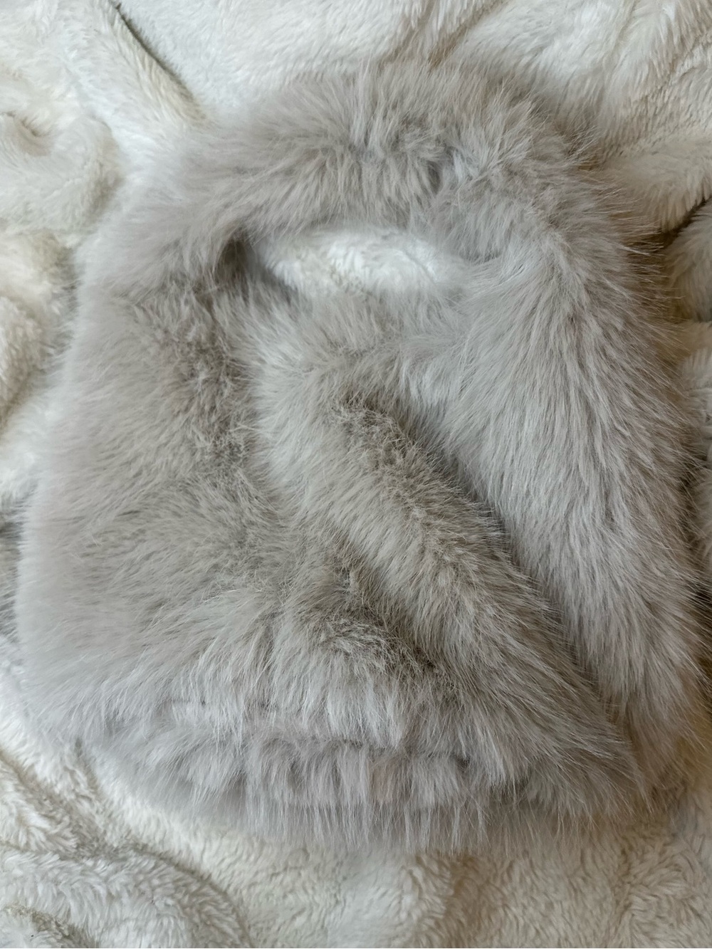 Doll’s Super SOFT Fuzzy Essential Cozy Faux Fur Shoulder Bag Light Gray/Cream